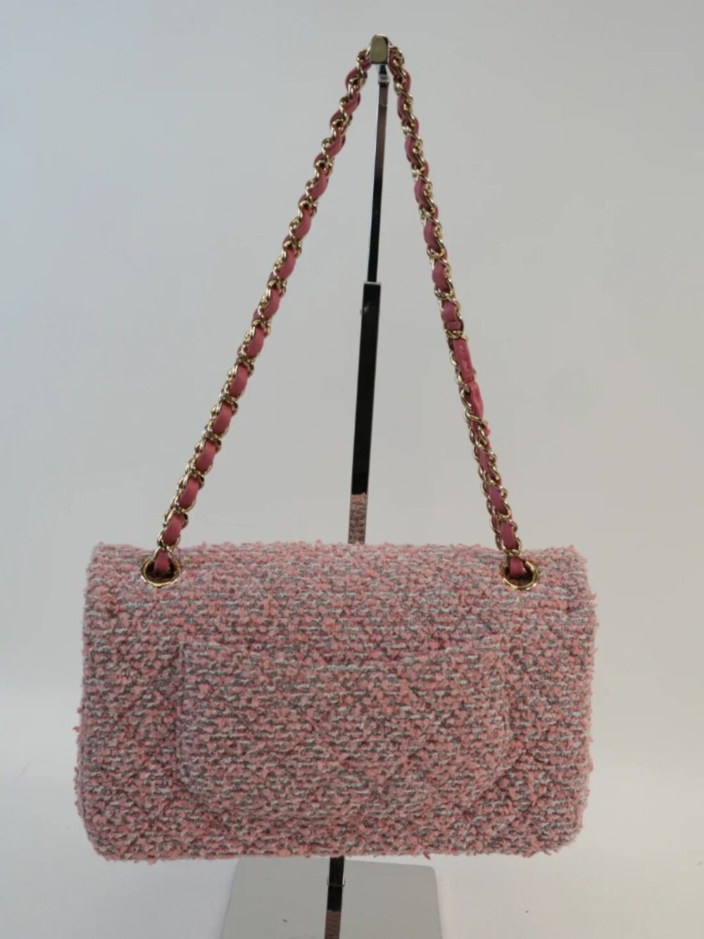 Chanel Medium Classic Flap in Pink Tweed and Gold Hardware Handbag - Picture 4 of 16